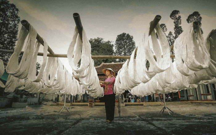 สํารวจหมู่บ้านทอผ้าผ้าพันคออายุหนึ่งศตวรรษในดงทับ