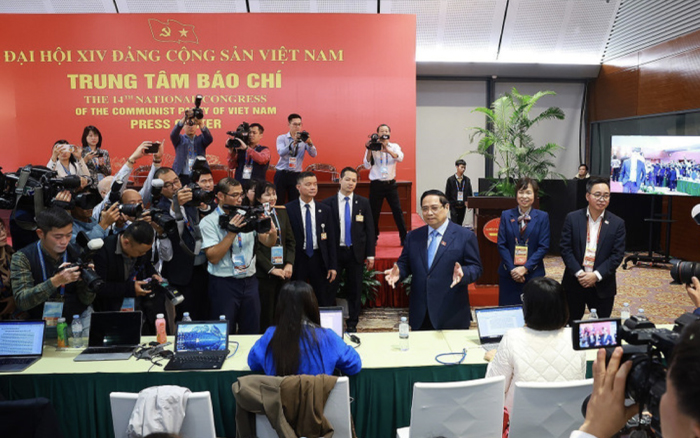 นายกรัฐมนตรีเรียกร้องให้สื่อเน้นผลลัพธ์ที่สําคัญของสภาคองเกรสพรรคครั้งที่ 14