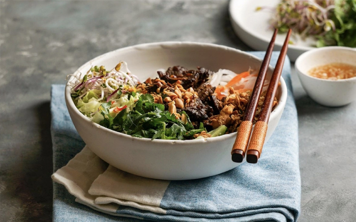 อาหารเวียดนามสองจานที่มีชื่ออยู่ในรายการก๋วยเตี๋ยว 100 อันดับแรกของ TasteAtlas