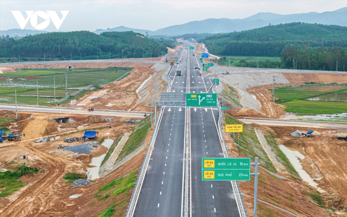 เมื่อการจราจรบนทางด่วน Quang Ngai - Hoai Nhon ผู้ขับขี่ควรระวังอะไรบ้าง