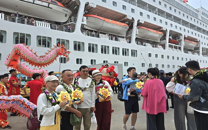 การท่องเที่ยวกว๋างนิงเฟื่องฟูในวันแรกของปีใหม่ทางจันทรคติ