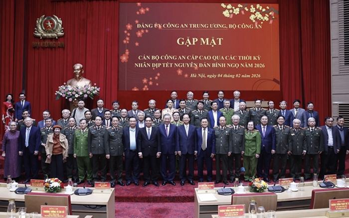 ผู้นําพรรคเข้าร่วมการชุมนุมก่อนวันตรุษจีนกับอดีตเจ้าหน้าที่ความมั่นคงสาธารณะอาวุโสผู้ดํารงตําแหน่ง