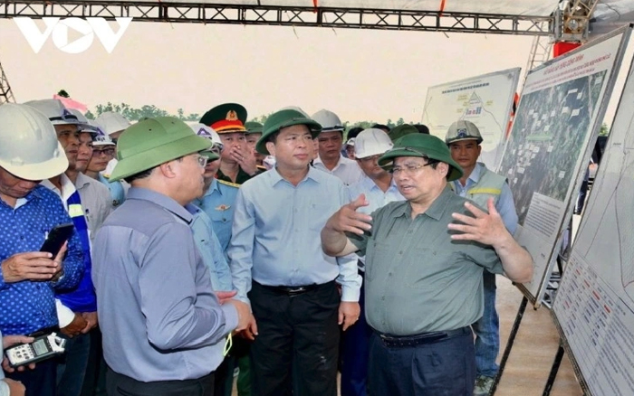 PM Chinh ตรวจสอบโครงการขนส่งที่สําคัญในภาคกลางของเวียดนาม