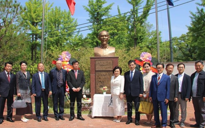 ประธานาธิบดีโฮจิมินห์ได้รับเกียรติใน ROK เนื่องในโอกาสครบรอบ 136 ปี