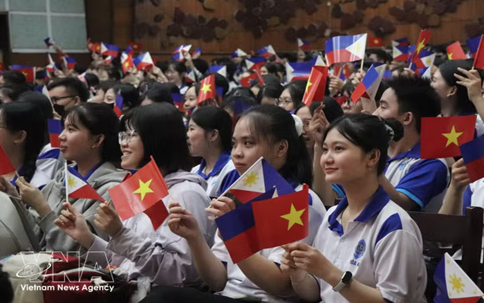 เวียดนาม ฟิลิปปินส์ เสริมสร้างมิตรภาพระหว่างประชาชนและประชาชน