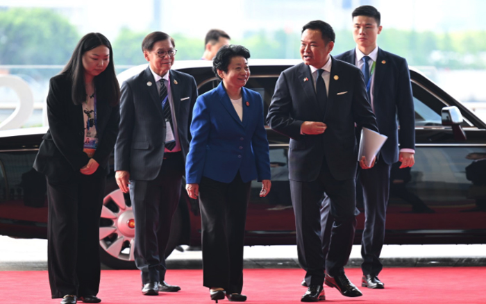 รองนายกรัฐมนตรีและรัฐมนตรีว่าการกระทรวงการต่างประเทศร่วมคณะผู้แทนไทยนำโดยนายกรัฐมนตรีเข้าร่วมพิธีเปิดการประชุมปัญญาประดิษฐ์โลก ค.ศ. 2026
