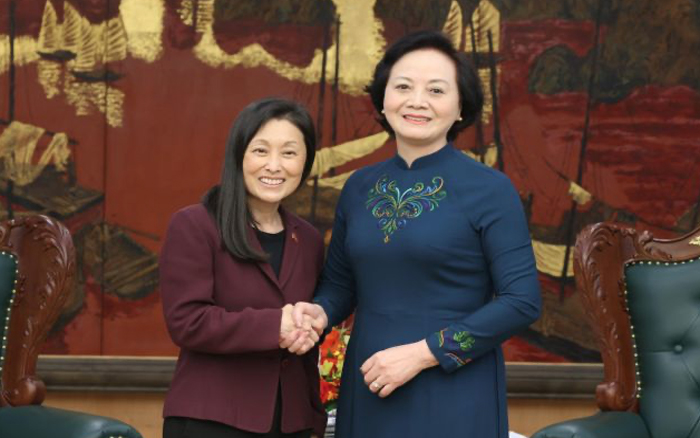 Pham Thi Thanh Tra รองนายกรัฐมนตรีต้อนรับ Jennifer Wicks เอกอัครราชทูตสหรัฐอเมริกา
