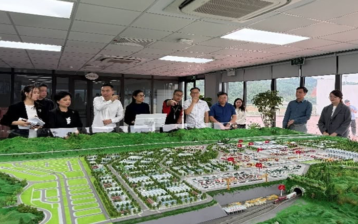 เอกอัครราชทูต ณ กรุงฮานอย นำคณะที่ปรึกษาของรัฐมนตรีว่าการกระทรวงพาณิชย์เยี่ยมชม Viettel Logistics Park และด่านสากลหูหงิ