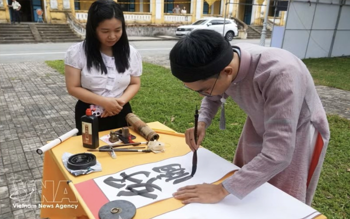 เทศกาลการประดิษฐ์ตัวอักษรเวียดนามเฉลิมฉลองมรดกทางวัฒนธรรมแห่งชาติ