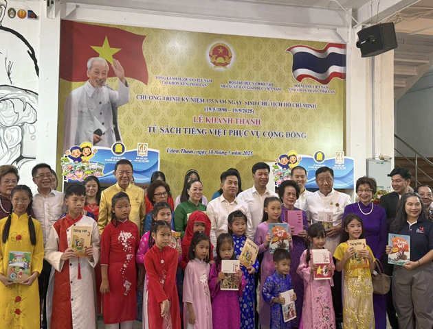 สมาคมฯ ร่วมเปิดโครงการตู้หนังสือช่วยเผยแพร่ภาษาเวียดนามในประเทศไทย