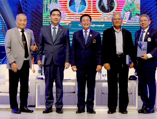 กรรมการสมาคมมิตรภาพไทย-เวียดนาม ร่วมแสดงความยินดีในการเข้ารับตำแหน่งนายกสมาคมชาวไทยเชื้อสายเวียดนามแห่งประเทศไทย 